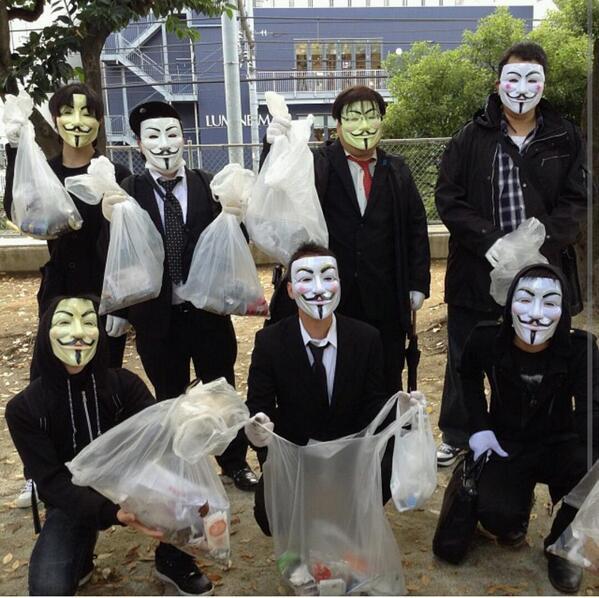  Foto: Masked Millionaire march di Tallinn dan tempat lain di dunia