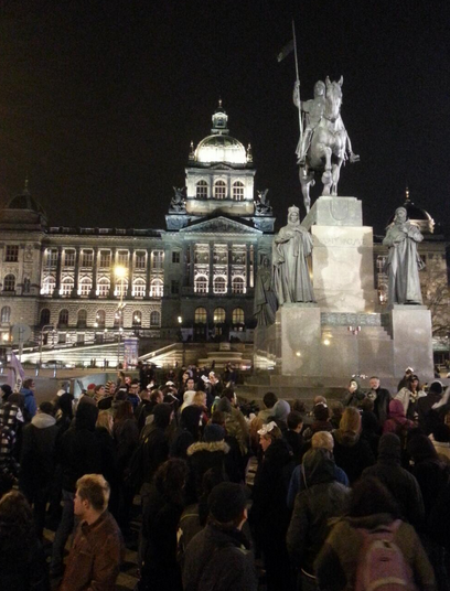 Praha Republik Foto: Jutaan Masked march di Tallinn dan tempat lain di dunia