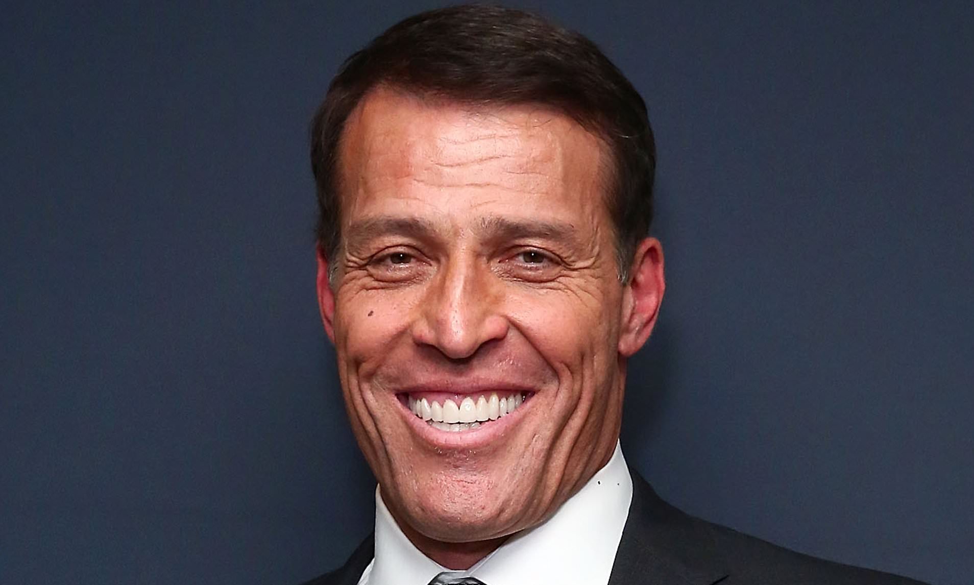 Тони со. Tony Robbins. Коуч Тони Роббинс. Энтони Робинсон коуч. Американский коуч Тони Роббинс.